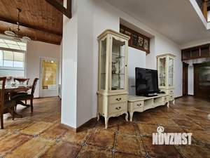 Дом 253м², 2-этажный, участок 6 сот.  