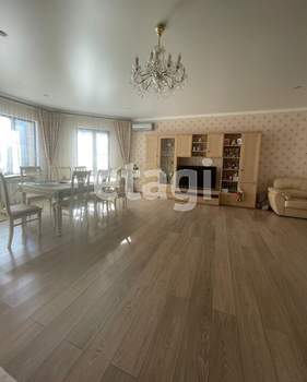 Дом 261м², 2-этажный, участок 5 сот.  