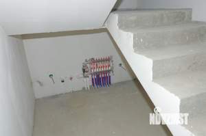 Дом 240м&sup2;, 2-этажный, участок 4 сот.  