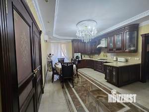 Дом 304м², 2-этажный, участок 6 сот.  