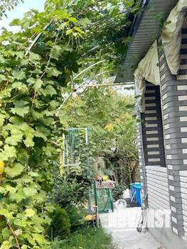 Дом 180м&sup2;, 2-этажный, участок 8 сот.  