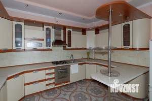 Дом 727м&sup2;, 2-этажный, участок 10 сот.  