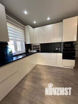 Дом 72м&sup2;, 2-этажный, участок 4 сот.  