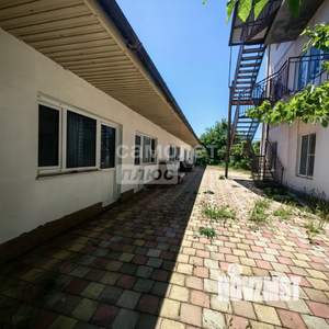 Дом 270м&sup2;, 3-этажный, участок 6 сот.  