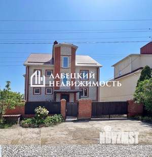 Дом 300м&sup2;, 3-этажный, участок 11 сот.  