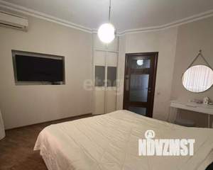 Дом 380м&sup2;, 3-этажный, участок 4 сот.  