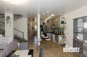 Дом 214м², 2-этажный, участок 9 сот.  