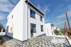 Дом 240м&sup2;, 2-этажный, участок 4 сот.  