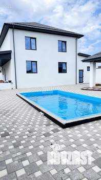 Дом 233м&sup2;, 2-этажный, участок 8 сот.  