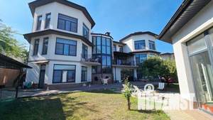 Коттедж 780м&sup2;, 3-этажный, участок 20 сот.  