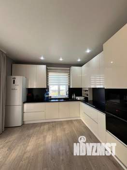 Дом 72м&sup2;, 2-этажный, участок 4 сот.  