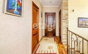 Дом 242м&sup2;, 3-этажный, участок 10 сот.  