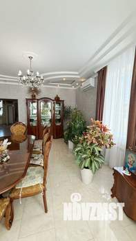 Дом 300м&sup2;, 2-этажный, участок 8 сот.  