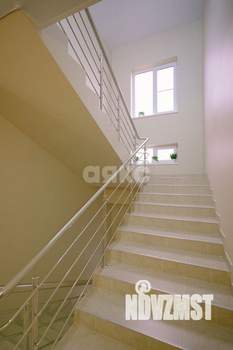 Дом 392м&sup2;, 3-этажный, участок 4 сот.  