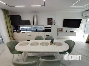 Дом 209м&sup2;, 2-этажный, участок 7 сот.  