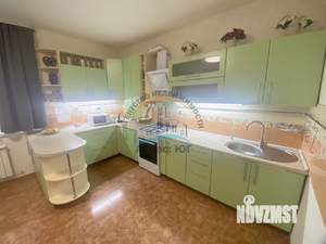 Таунхаус 170м&sup2;, 3-этажный, участок 1 сот.  