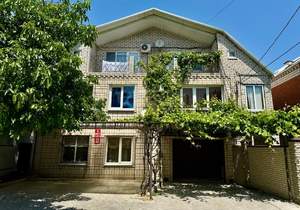 Дом 208м&sup2;, 3-этажный, участок 4 сот.  