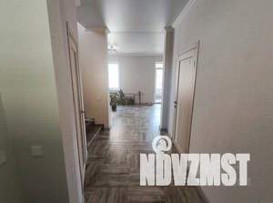 Дом 123м&sup2;, 2-этажный, участок 3 сот.  