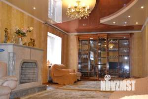 Дом 366м&sup2;, 2-этажный, участок 5 сот.  