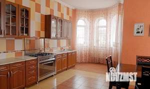 Дом 499м&sup2;, 3-этажный, участок 10 сот.  