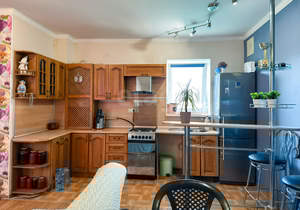 Дом 184м&sup2;, 3-этажный, участок 6 сот.  