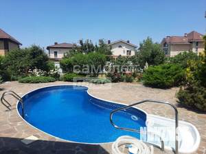 Дом 371м&sup2;, 3-этажный, участок 11 сот.  