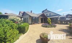 Коттедж 1500м&sup2;, 3-этажный, участок 33 сот.  