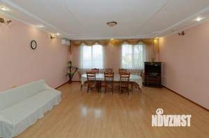 Дом 727м&sup2;, 2-этажный, участок 10 сот.  