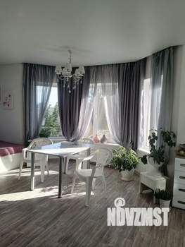 Дом 240м², 2-этажный, участок 10 сот.  
