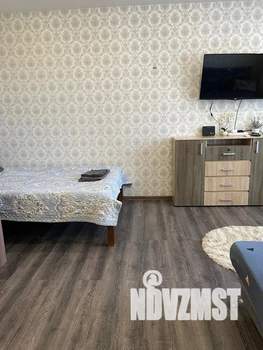 Студия квартира, посуточно, 33м2, 1/5 этаж