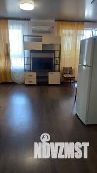 Студия квартира, посуточно, 36м2, 1/5 этаж