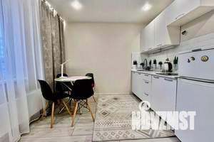 1-к квартира, посуточно, 42м2, 13/16 этаж