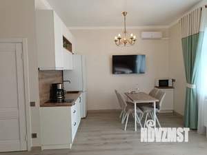 Студия квартира, посуточно, 42м2, 1/7 этаж