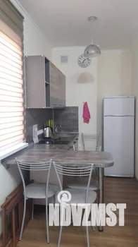 Студия квартира, посуточно, 30м2, 1/3 этаж