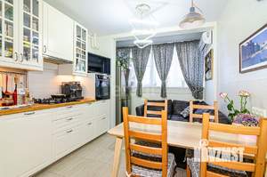 2-к квартира, вторичка, 54м2, 1/8 этаж