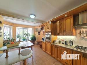 3-к квартира, вторичка, 130м2, 1/9 этаж