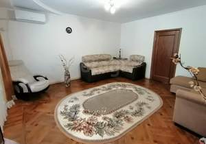 2-к квартира, вторичка, 77м2, 1/8 этаж