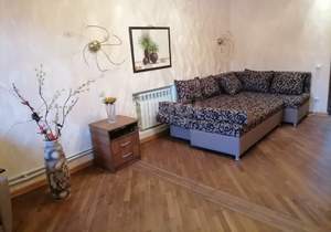 2-к квартира, вторичка, 77м2, 1/8 этаж