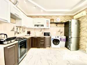 2-к квартира, вторичка, 60м2, 1/3 этаж