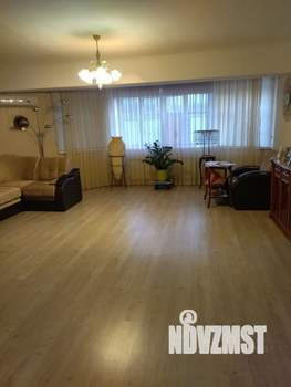 3-к квартира, вторичка, 130м2, 1/9 этаж