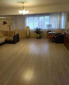 3-к квартира, вторичка, 130м2, 1/9 этаж