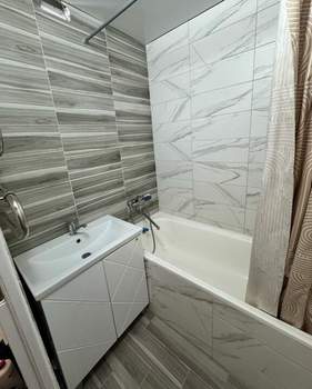 2-к квартира, вторичка, 65м2, 9/9 этаж
