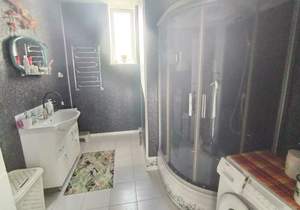 2-к квартира, вторичка, 63м2, 1/4 этаж