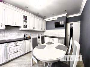 2-к квартира, вторичка, 63м2, 10/17 этаж