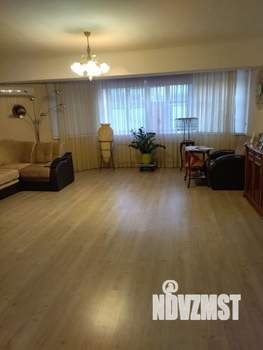 3-к квартира, вторичка, 130м2, 1/9 этаж